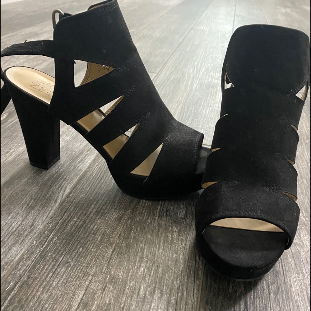 Naturalizer Black heels